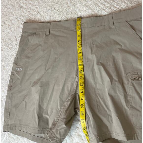 HUK Men's Pursuit 8” Fishing Above the Knee Shorts Khaki Color Size XXXL - Picture 8 of 13